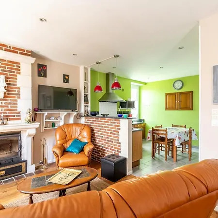 Maison Confortable A Avec Jardin Et Cheminee Rostrenen